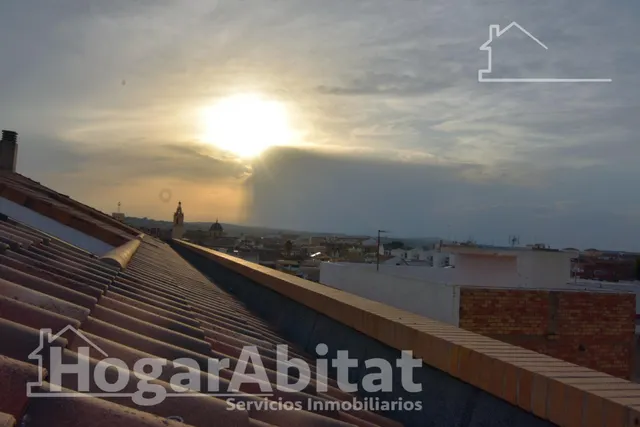 PRECIOSO ÁTIO CON TERRAZA Y TRES BALCONES — 39