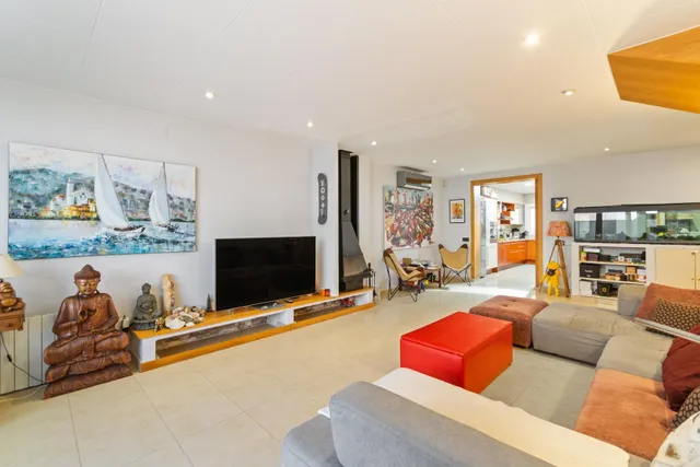 Casa adosada impecable de 4 dormitorios, placas solares y excelente ubicación en Empuriabrava. — 10