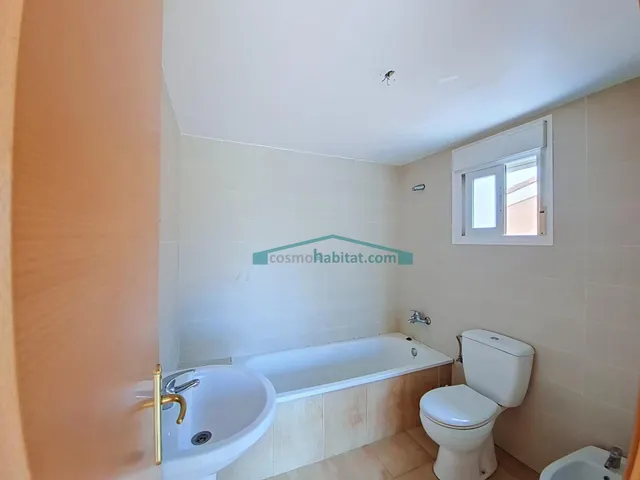 Chalet con jardín, 4 dormitorios y sótano independiente en Alfara de la Baronía — 30