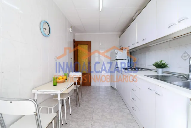Apartamento de 2 dormitorios, 1 baños y 2 terrazas. en el centro de los alcazares, Murcia — 12