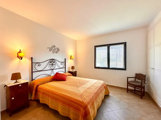 CALONGE: CHALET CON LICENCIA TURÍSTICA, GARAJE, JARDÍN Y PISCINA. ZONA MAS AMBRÓS - VIZC. CABANYES. — 32
