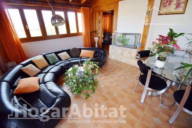 CHALET SEMINUEVO CON PISCINA, GARAJE, JARDIN Y TERRAZA — 4