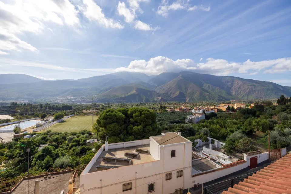 Casa de 6 dormitorios con piscina privada, terrazas y espectaculares vistas en Órgiva – Granada
