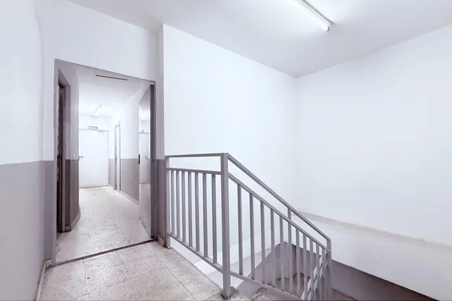 Este no es un aparcamiento cualquiera; es el mítico Garaje Villafontana. — 28