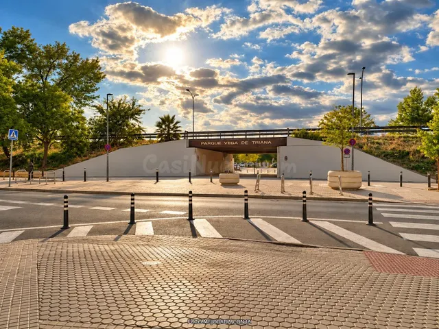 Tu vivienda en Triana: bajo de esquina reformado, 3 dormitorios y patio — 2