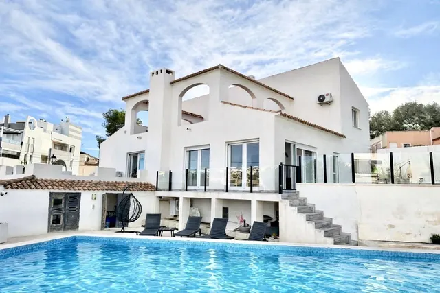 VILLA DE 6 DORMITORIOS Y 2 BAÑOS EN ORIHUELA COSTA (VILLAMARTIN) — 38