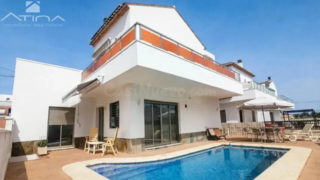 Villa independiente con piscina privada a 200 metros del Med