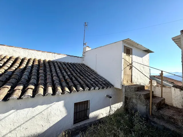Casa de pueblo en pleno centro de La Joya con dos viviendas independientes y parcela de 500 m2 — 7