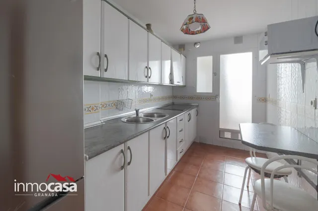 Se Vende amplio piso en  zona Villarejo, con Terraza y Vistas Despejadas — 25