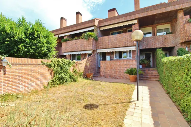 Exclusivo adosado en vistahermosa, Alicante — 439 m2 y dos grandes terrazas — 17