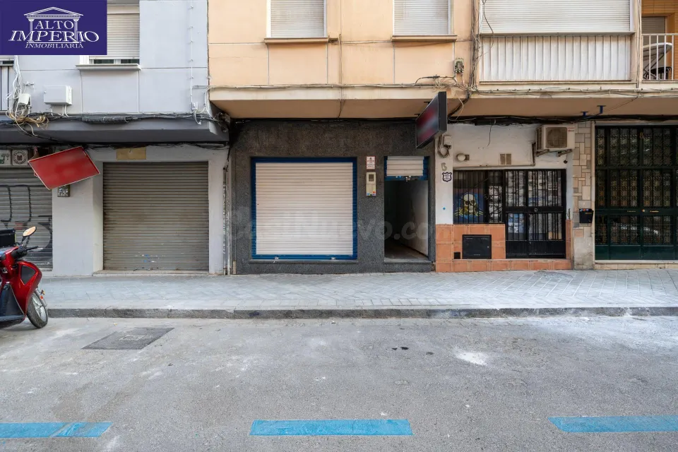 ¡Oportunidad Única en Angel Barrios! Local de 147m2 por solo 190.000€