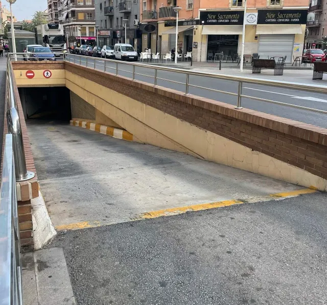 ¡Oportunidad única! Plaza de garaje en venta en Elche – Zona Plaza de Barcelona — 9