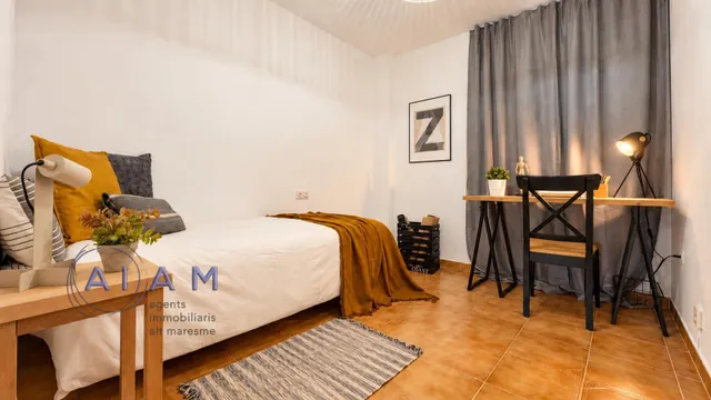 Piso muy céntrico con 4 habitaciones — 28