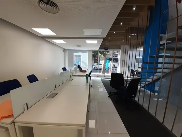 Amplio Local Comercial en el Centro de Sabadell