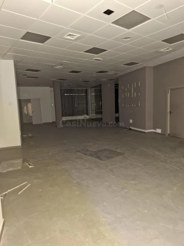 SE VENDE LOCAL EN RENTABILIDAD EN CALLE MAURICIO LEGENDRE 4. — 5