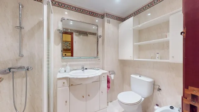 Piso de tres dormitorios de nueva construcción y con garaje — 30