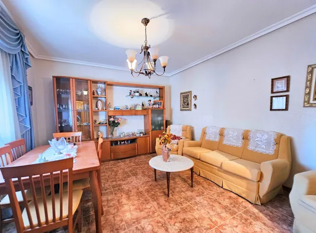 Se vende amplio piso de 4 dormitorios en Alameda de San Antó - foto 2