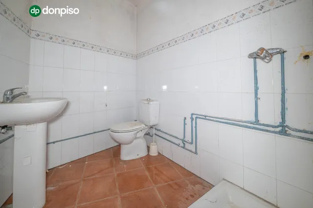 Amplio Local Comercial en Monachil - Oportunidad Única — 32
