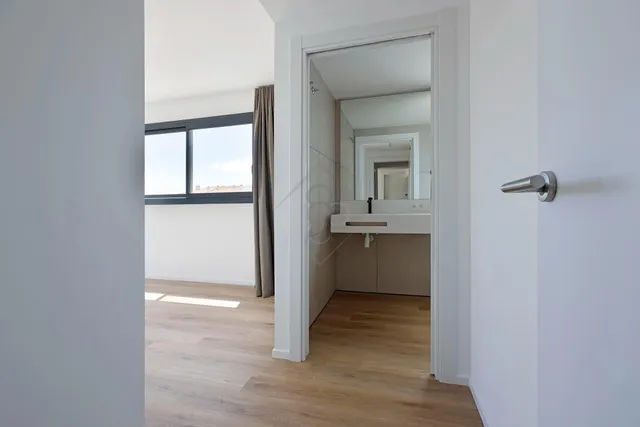 Ático dúplex con terraza, de obra nueva (2026) y sin estrenar — 36