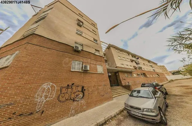 Se vende Piso OKUPADO en Calle Peru 61 Gandia, (Valencia/Val