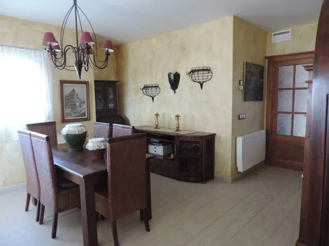 chalet en zona del colegio elians — 19