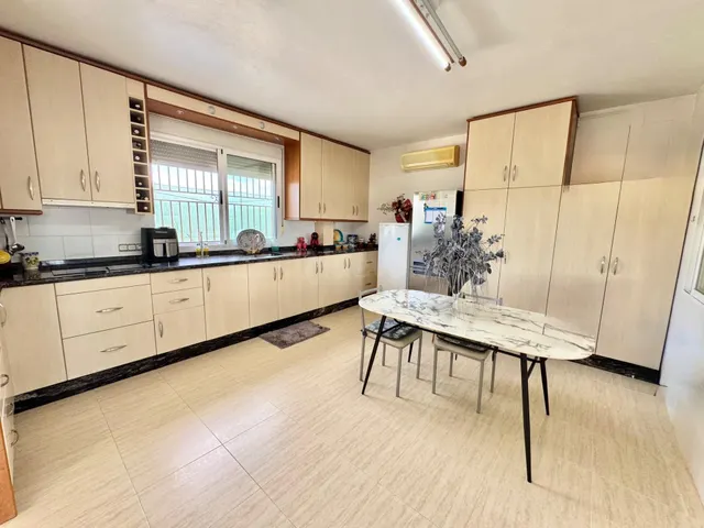 ENCANTADORA CASA EN PLANTA BAJA CON TERRAZA, PATIOS, GARAJE, - foto 4