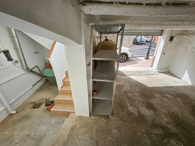Se vende casa en casco antiguo de Oropesa, detrás del ayuntamiento. Casa con fachada a 3 calles — 40