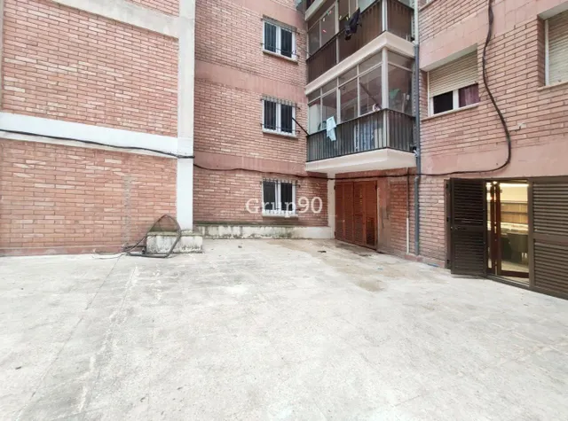 3 LOCALES COMERCIALES EN  ZONA INSTITUT — 9