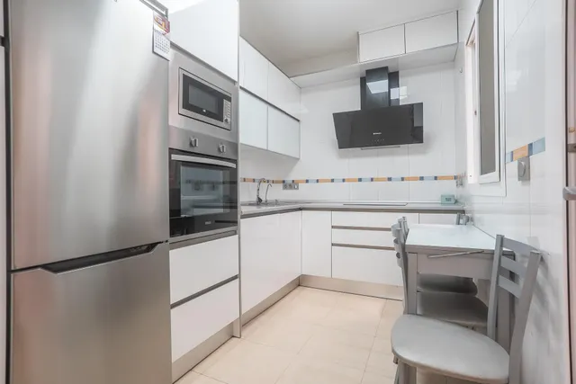 Barrio araceli - almeria: 2 habitaciones + baño + aseo + patio + lavadero + ascensor — 8
