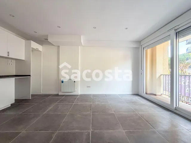 A pocos metros de la playa: apartamento con piscina en Els P - foto 4