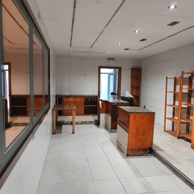 Amplio local comercial de 187 m2 en alquiler en Granollers!!
