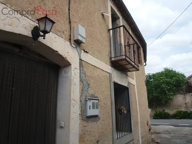 VENTA.-.CASA DE PUEBLO CON JARDIN.-.PARA REFORMAR - foto 5