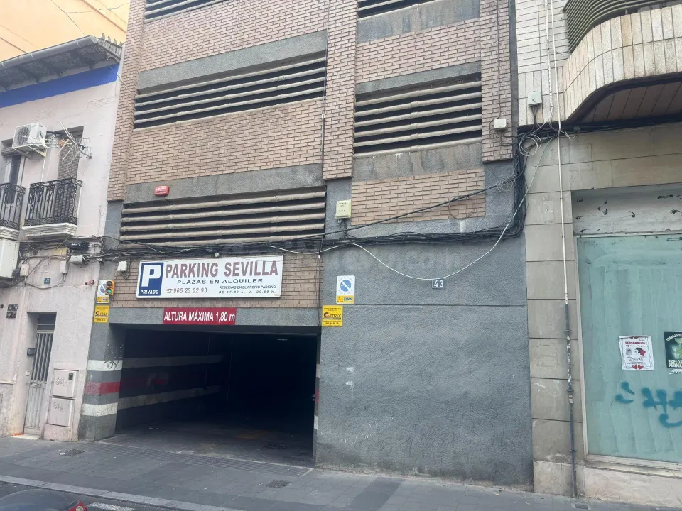 Plaza de Parking en Alquiler en Calle Sevilla