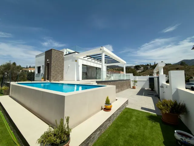 Villa a estrenar con vistas al mar espectaculares, 4 dormito