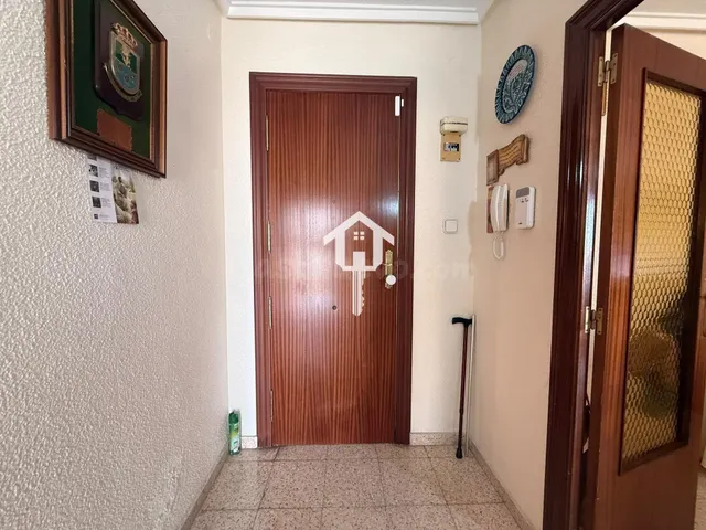 PISO EN VENTA EN ALICANTE. ZONA VIRGEN DEL REMEDIO.100m2, 3 habitaciones, 1 BAÑO, BALCÓN, CUARTA PLANTA CON ASCENSOR — 2