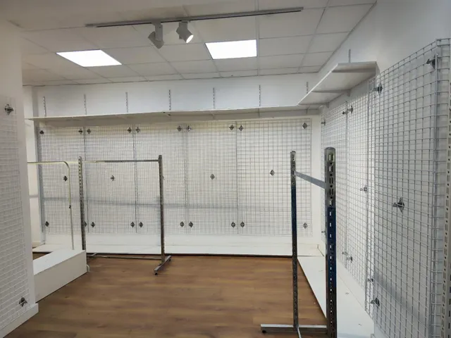 OPORTUNIDAD!! Local comercial en camino de Ronda, totalmente instalado. 180 M2 — 8