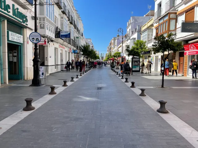 CASA Y LOCAL EN EL CENTRO DE SANLUCAR — 2