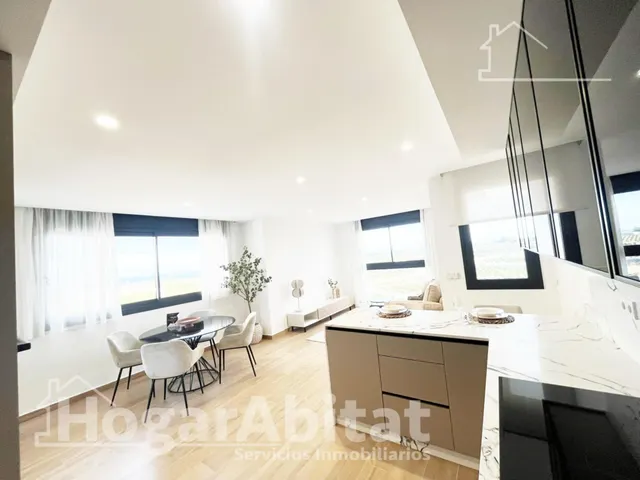 PRECIOSO ADOSADO A ESTRENAR CON PISCINA PRIVADA Y TERRAZA — 22