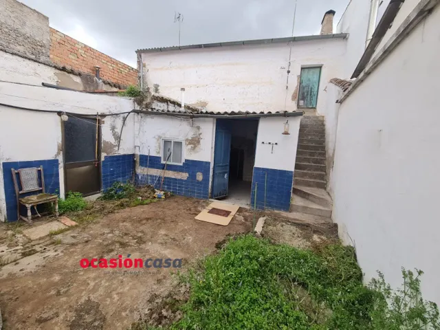 CASA CON PATIO A LA VENTA — 12