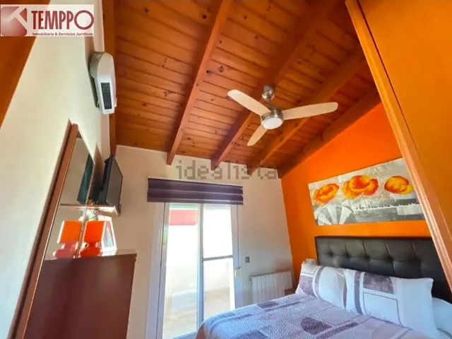 Chalet independiente con piscina privada, 5 dormitorios y placas solares en parcela de 450 m2 — 19