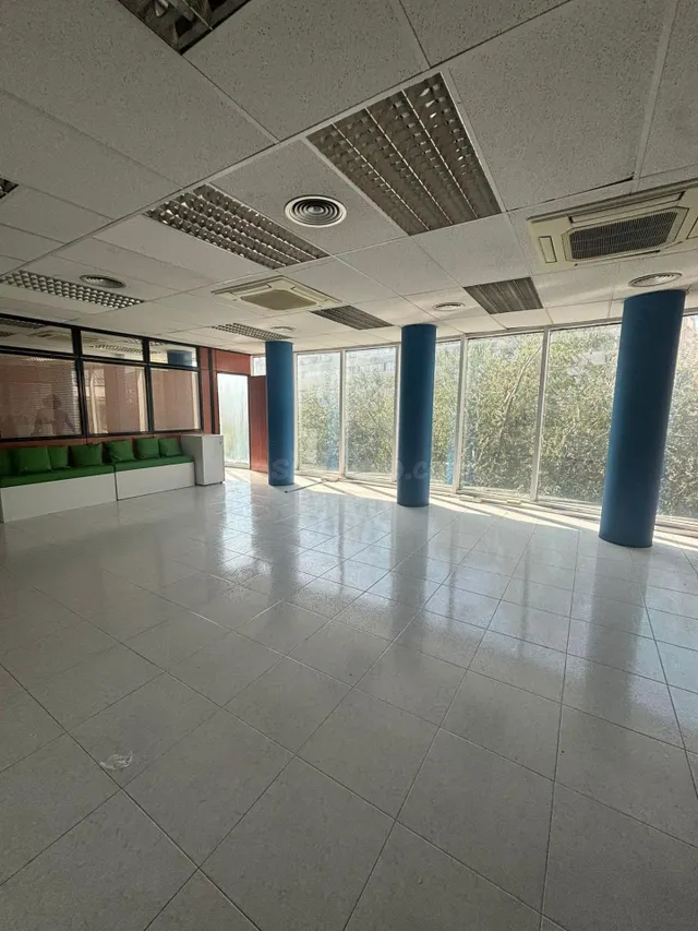 Excelente oficina de 116 m2 con plaza de parking en Avenida  - foto 5