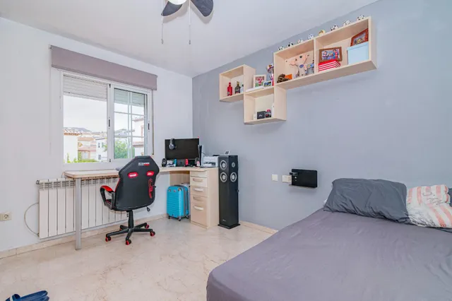 ¡AMPLIA CASA DE 4 DORMITORIOS, 3 BAÑOS Y CALEFACCIÓN CENTRAL EN LA ZUBIA! ✨ — 26
