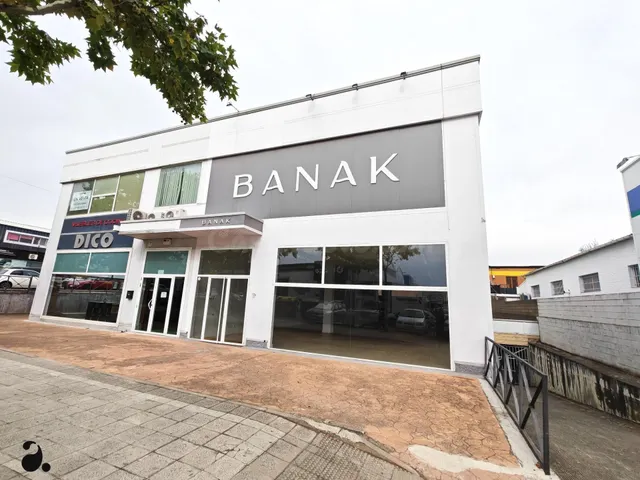 LOCAL COMERCIAL EN ALQUILER EN P-29 COLLADO VILLALBA — 2