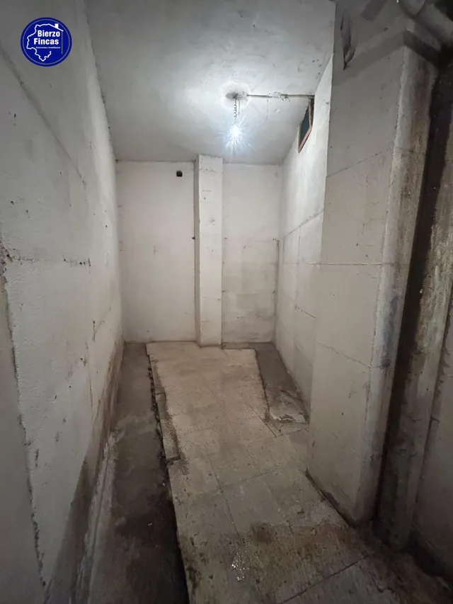 Se vende local en zona alta de Ponferrada — 8