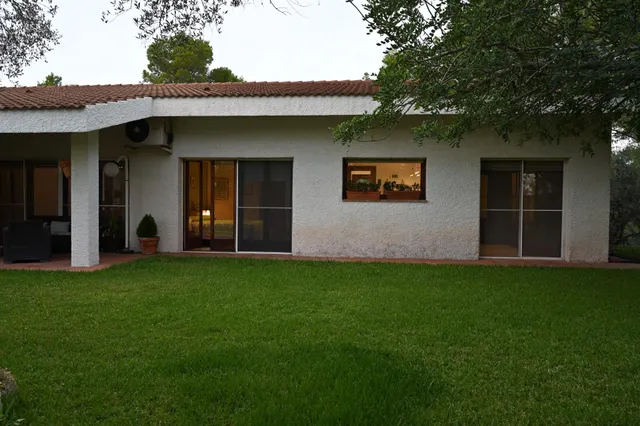 Chalet exclusivo en Tortosa con vistas a Els Ports, piscina y jardín privado — 30