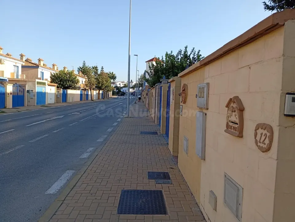 CHALET ADOSADO EN VENTA – ALGECIRAS VENTA FLASH