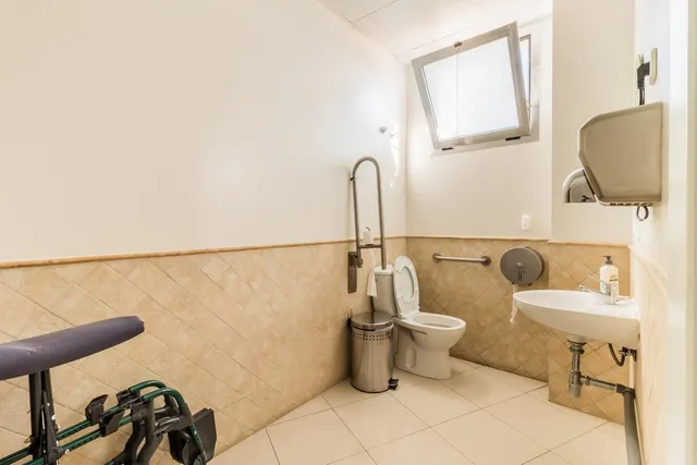Negocio 10 habitaciones 273m² en venta - Marbella — 33