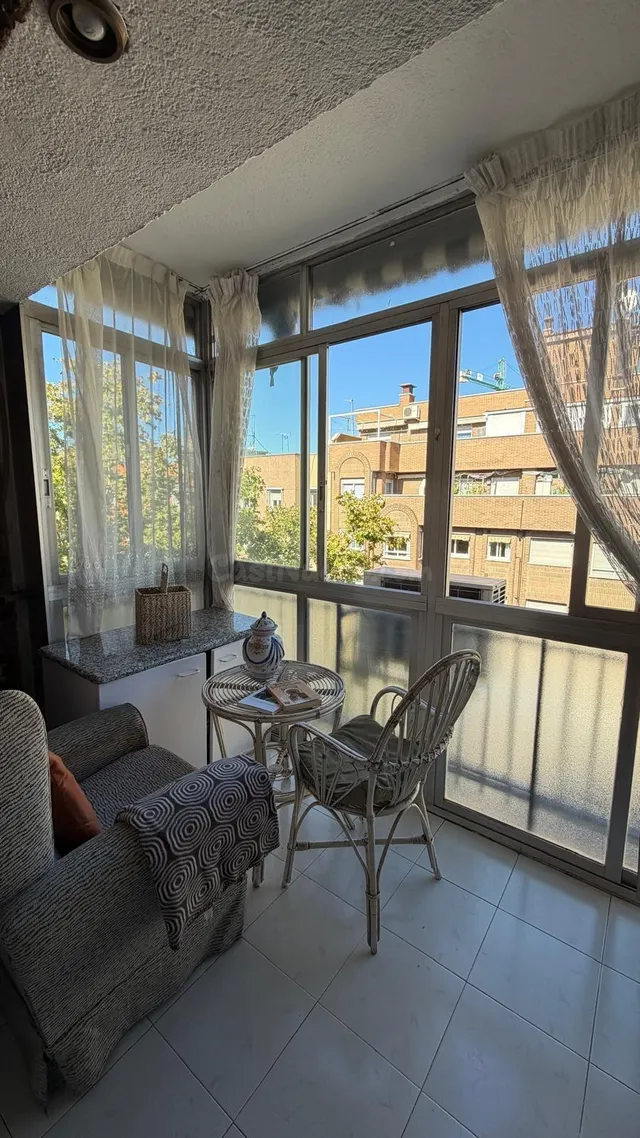 OPORTUNIDAD EN CALLE ALCALA, PISO DE 3 DORMITORIOS, 2 SALONE - foto 5