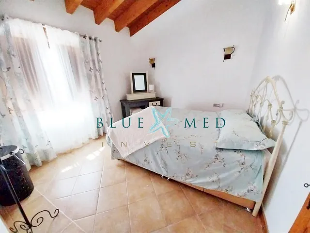 Sorprendente casa de campo con 4 dormitorios y 3 baños. — 25