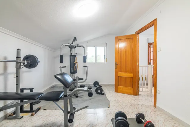 Chalet sito en Valverde con 6 habitaciones, 3 baños, piscina y garaje — 47